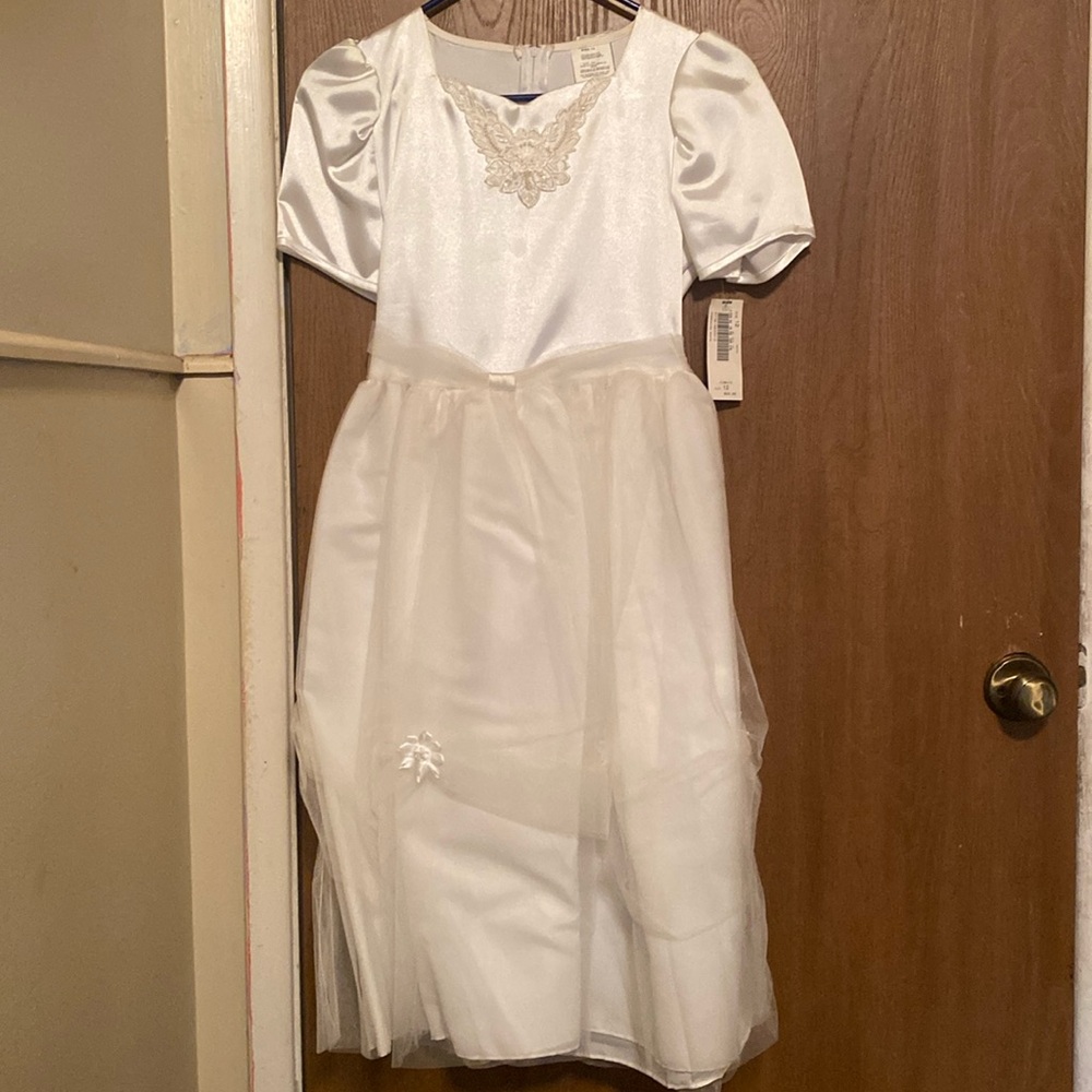 Girl’s dress.